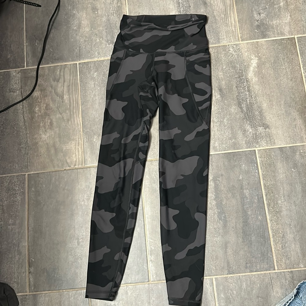 Black camo leggings